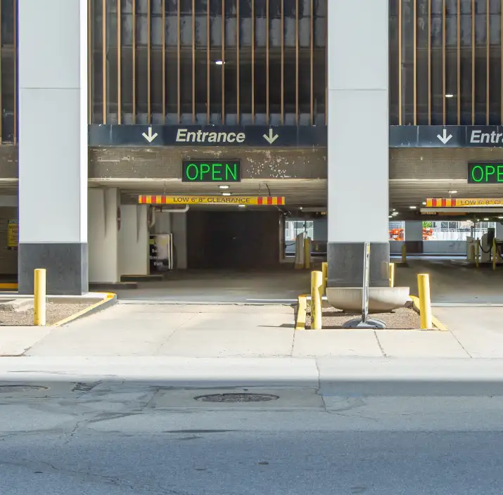 Parking, Garages And Car Spaces For Rent 162 E Ohio St. (211 N