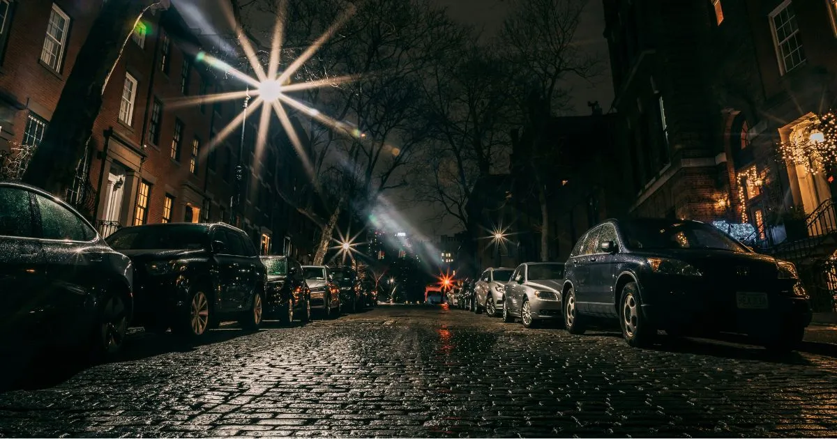 Tora yakachipa yekupaka pamwedzi muBrooklyn City