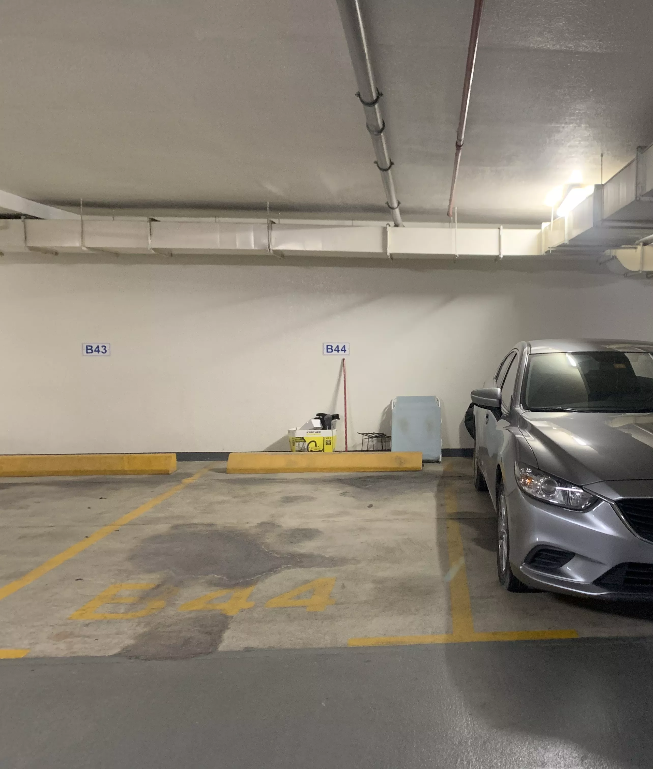 Parking, Garages And Car Spaces For Rent - Dubai Marina Parking Spot For Rent 