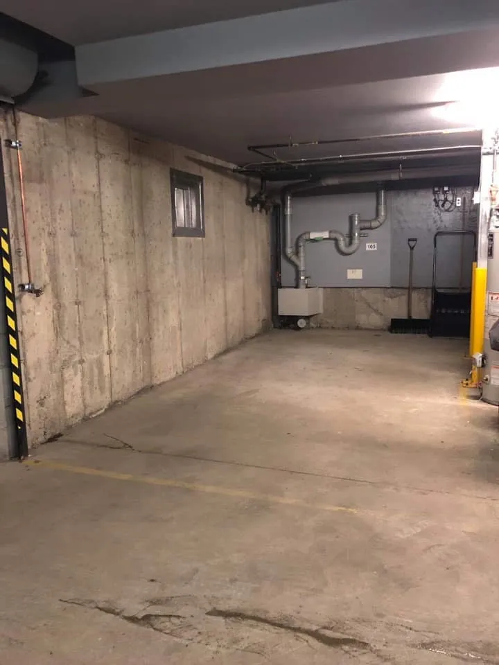 Parking, Garages And Car Spaces For Rent - Indoor Parking To Rent Parking Louer Berri-uqam 