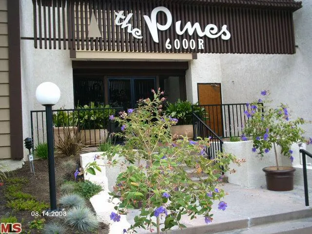 Parking For Rent - Parking Space For Rent In Condo Complex With Remote Control