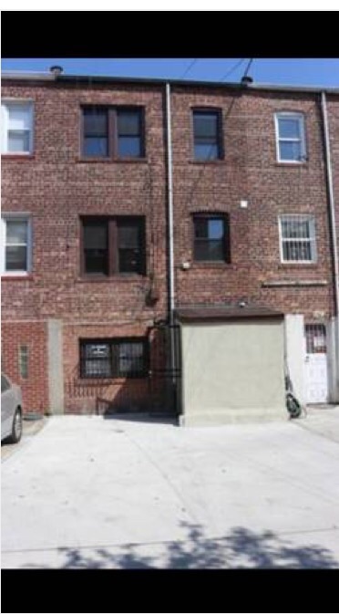 Parking, Garages And Car Spaces For Rent - Parking Spot Available In Shared Driveway Near L Train In Bushwick Brooklyn