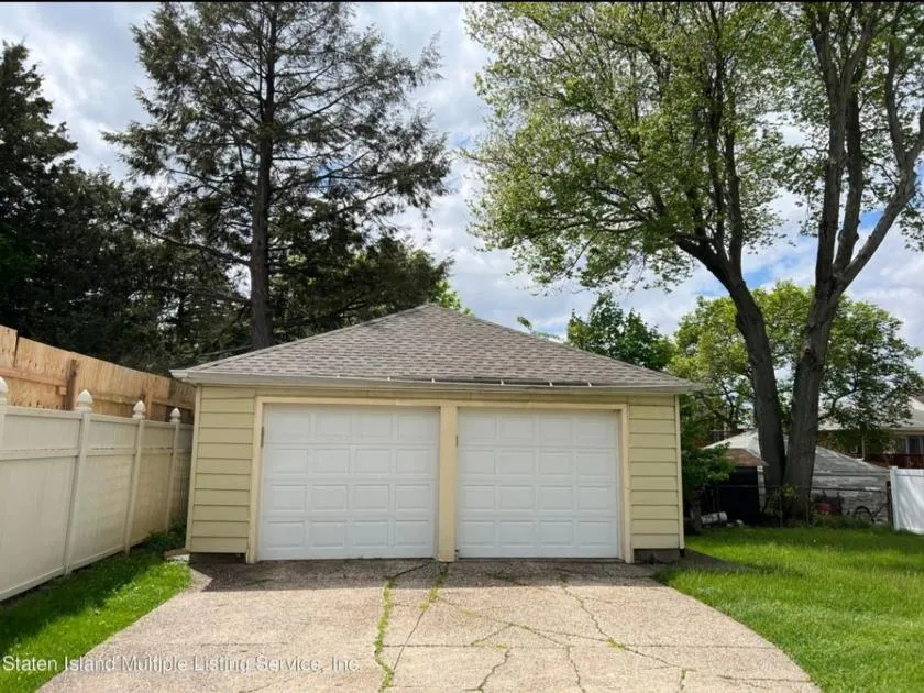 Parking For Rent - 24 x 24 Garage 498203 Staten Island New York Parking For Rent - 24 x 24 Garage 498203 Staten Island New York